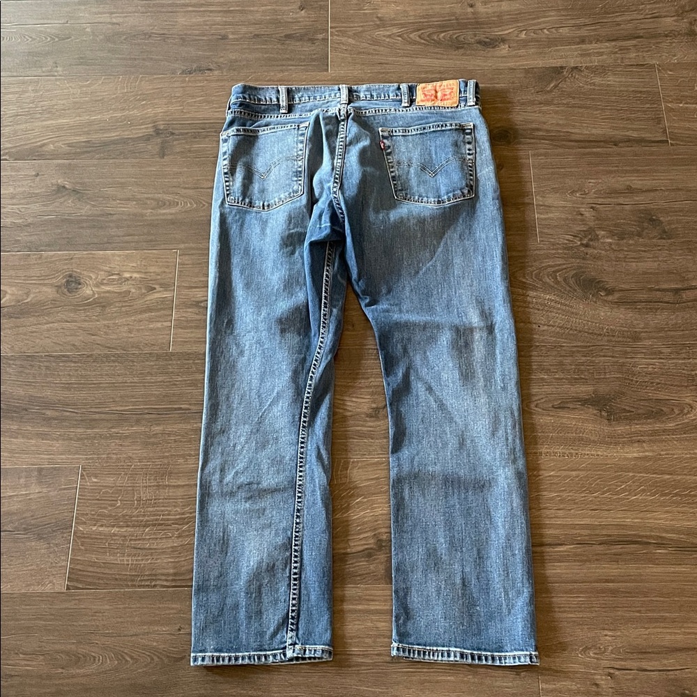 Men's Levi Strauss & Co Medium Wash Straight Cut Blue Jeans, Size W38/L30 - Picture 2 of 3